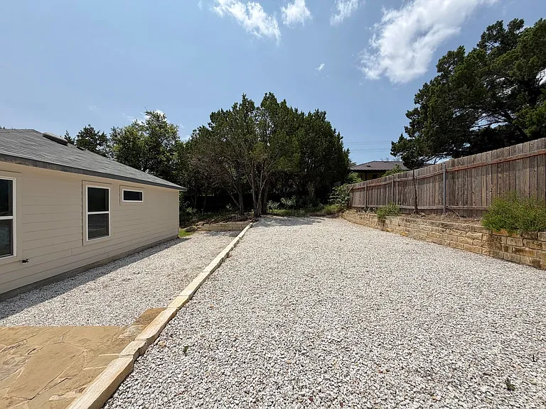 4300 Liberty Ln — Photo 40