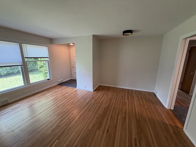 1732 Ford Pkwy — Photo 6