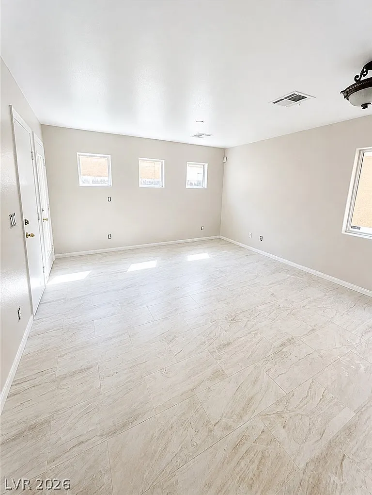 3 bed, 2.5 bath, 1130 sqft, $1,650 — Photo 2