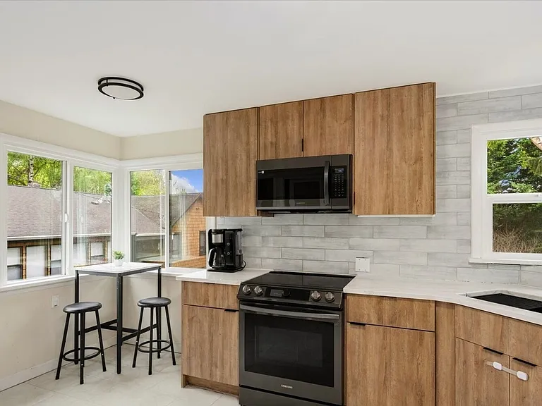 4037 NE 109th St — Photo 10