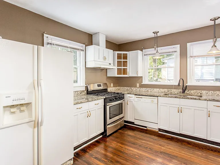 1002 Center St NW #B — Photo 3