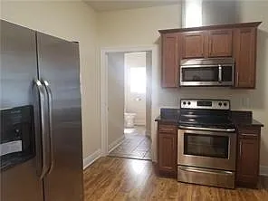 614 N Woodlawn Ave — Photo 6