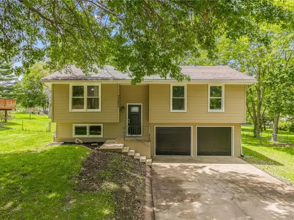 11004 N Locust St, Kansas City, MO 64155