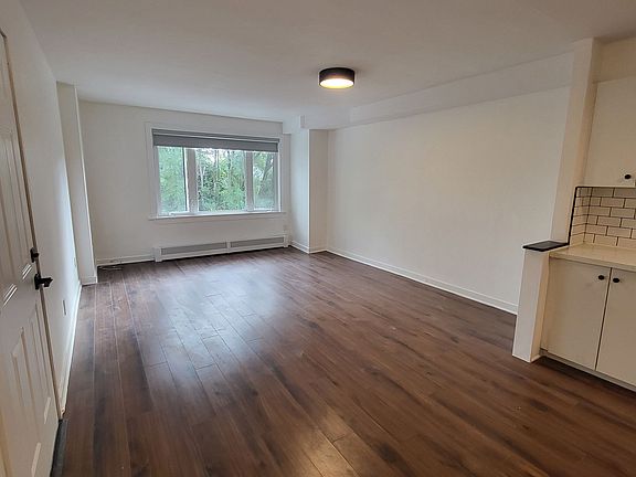 3rd image of 965 Eglinton Ave W #2