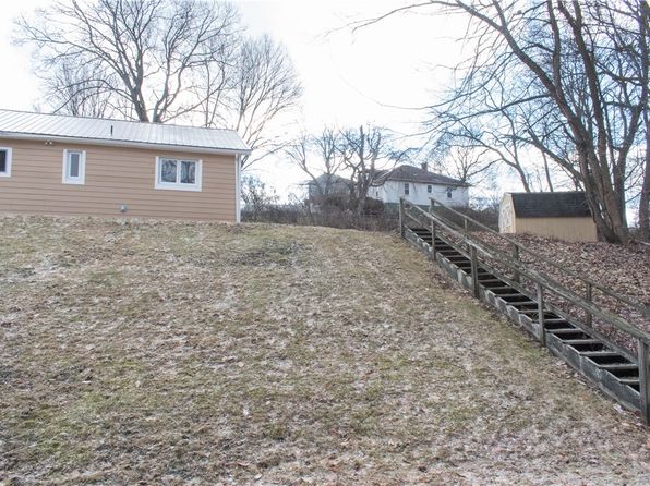 125 Strawberry Aly, Aliquippa, PA 15001