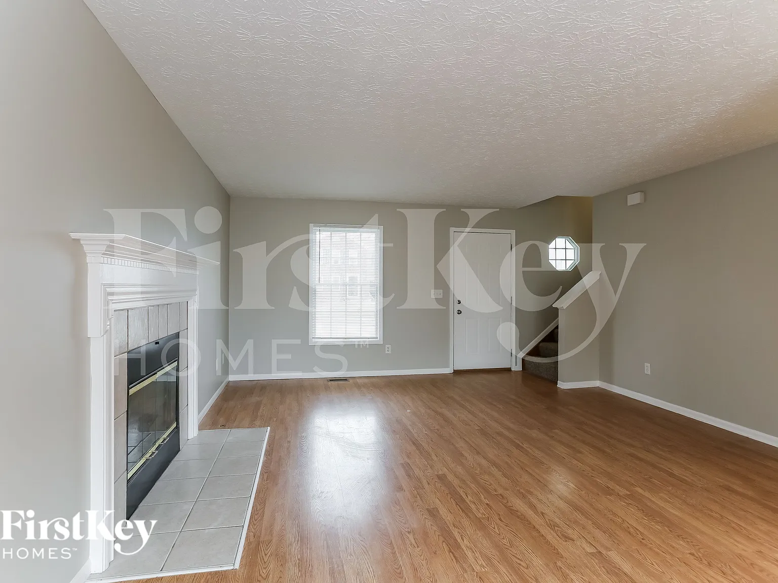 3 bed, 2.5 bath, 1200 sqft, $2,400 — Photo 3