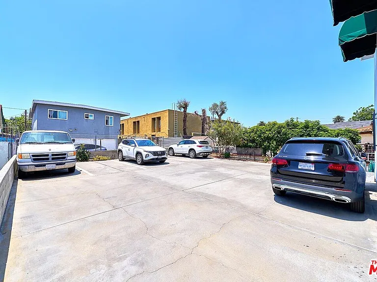 1231 S Harvard Blvd — Photo 11