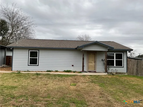 506 North St, Yoakum, TX 77995