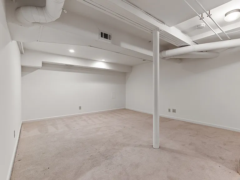 404 Lotis Way — Photo 31