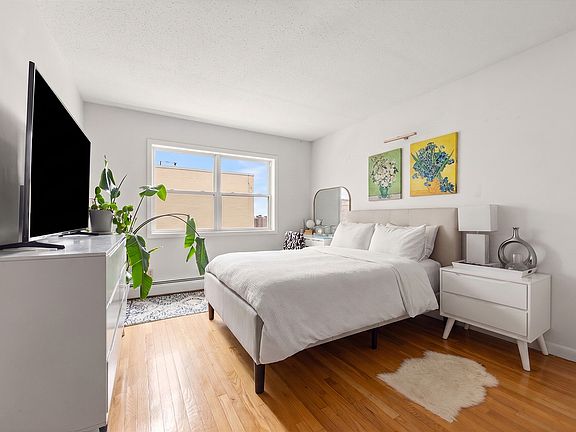 4th image of 96 Warren St #3