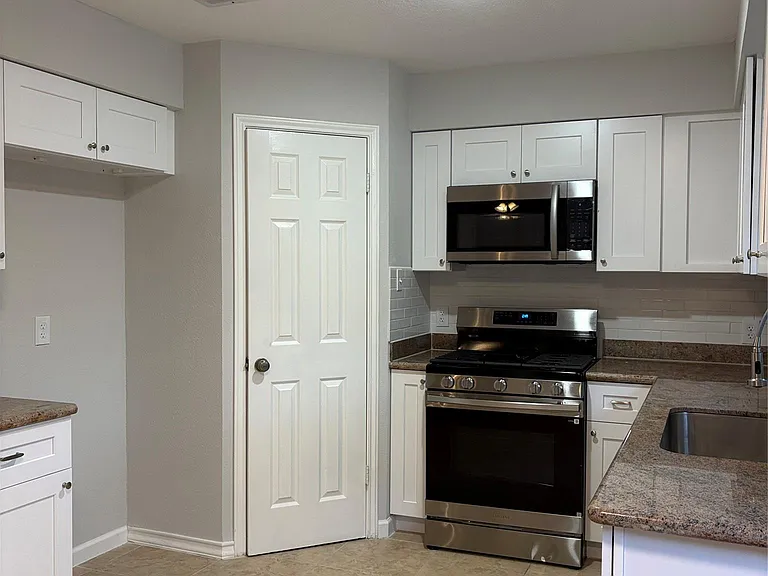 13305 Black Canyon Dr — Photo 9