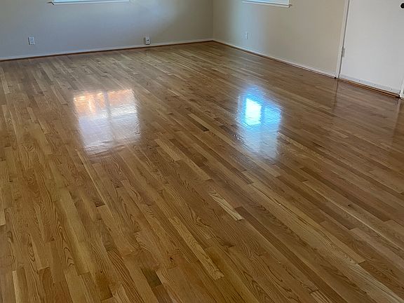 3rd image of 741 Emerson Ct