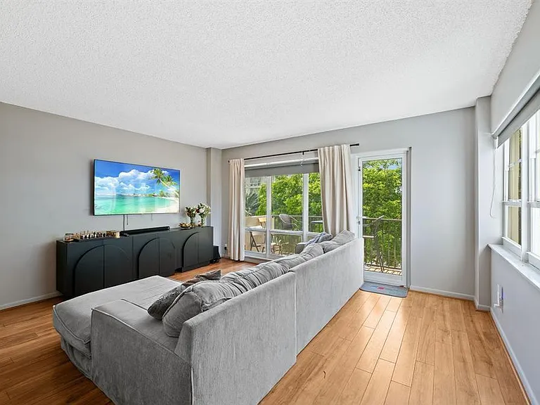 340 Sunset Dr #401 — Photo 12