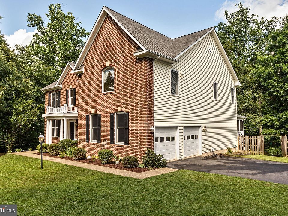 2nd image of 10901 Ravenwood Dr