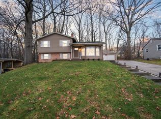 2226 Greenview Dr SW, Wyoming, MI 49519