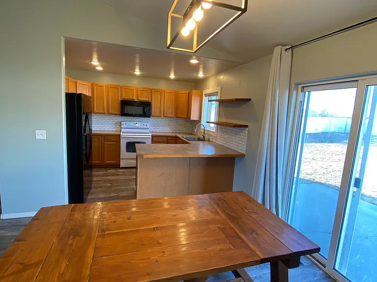 704 Ambrose Ave — Photo 6