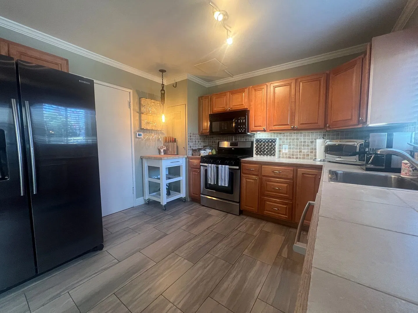 Beautiful 3 bed 2 bath home in Mountain View. — Photo 4