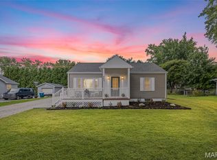 453 Illinois Ave, Wood River, IL 62095