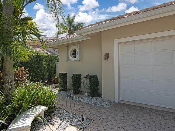 4th image of 2771 Twin Oaks Way
