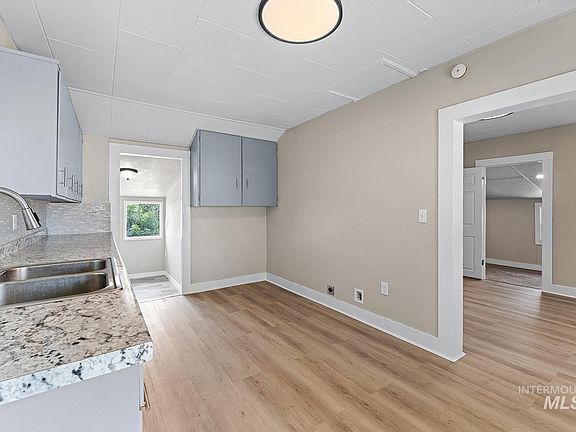 4th image of 708 15th Ave