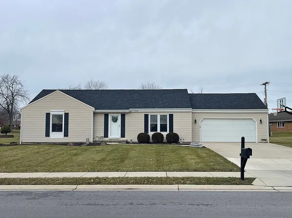 710 Carnation Dr, Wapakoneta, OH 45895