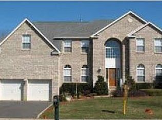 7 Whispering Woods Blvd, Monroe Township, NJ 08831