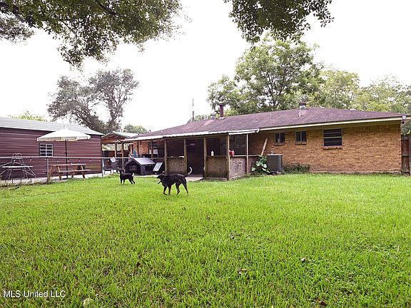 2nd image of 9816 Briarcliff Dr