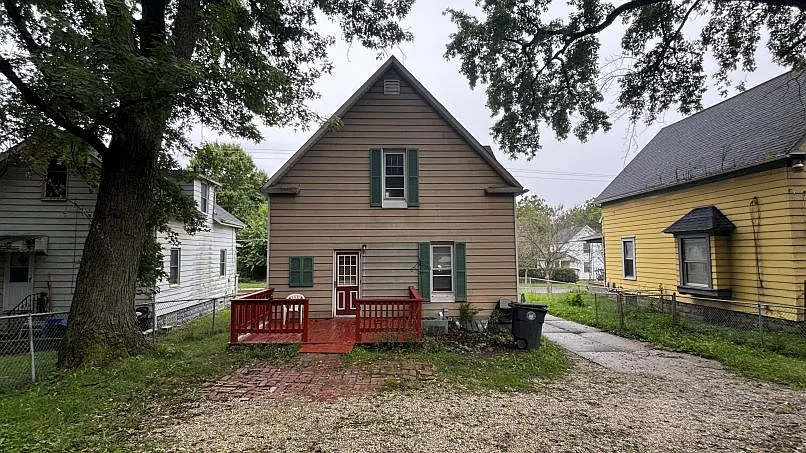 2 bed, 936 sqft, $1,100 — Photo 2