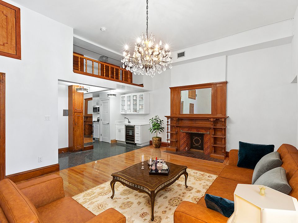 1st image of 65 W 68th St #3