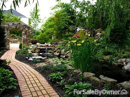 2nd image of 108 Stoneybrook Dr