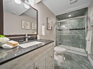 31 Saint Hubert Dr, Brampton, ON L6P1W1