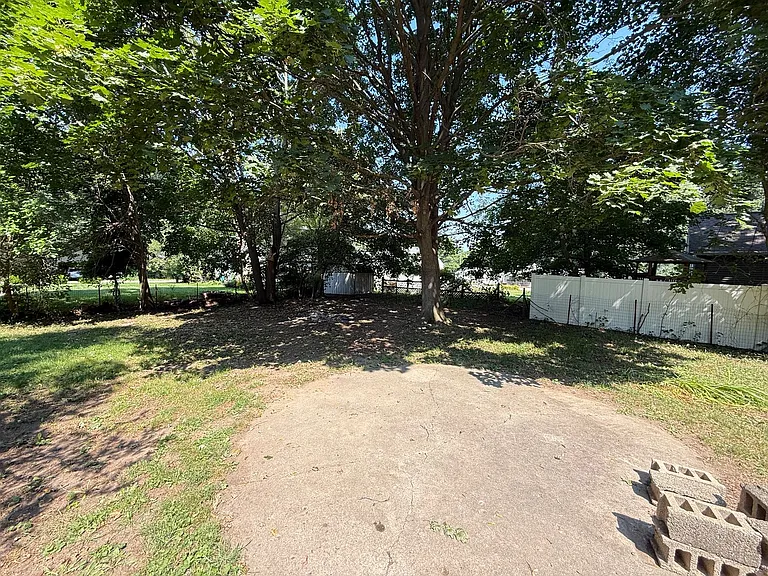 906 Helena Ave — Photo 4