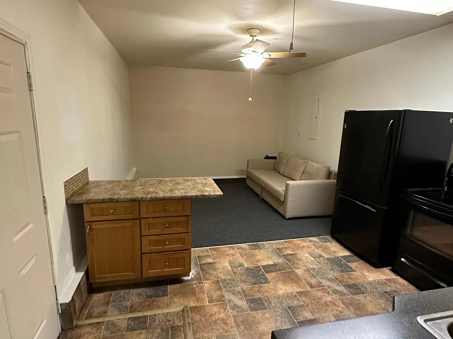 Studio, 400 sqft, $680 — Photo 3