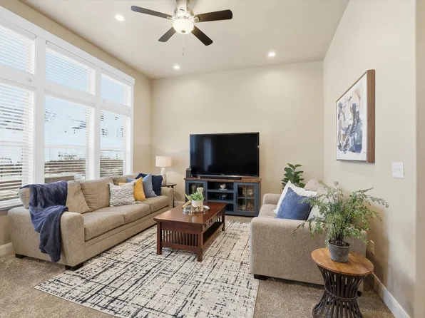 522 N 800 E, Hyde Park, UT 84318