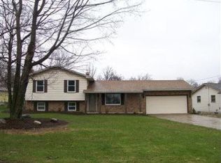 2306 Oak Trace Dr, Youngstown, OH