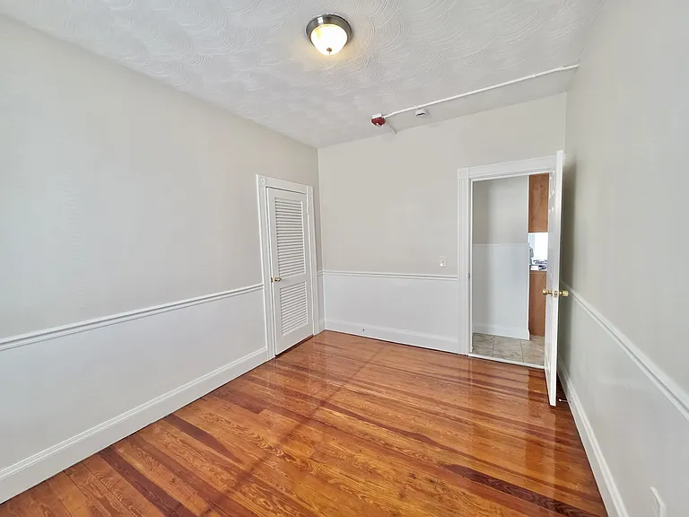 524 Charles St #2F — Photo 6