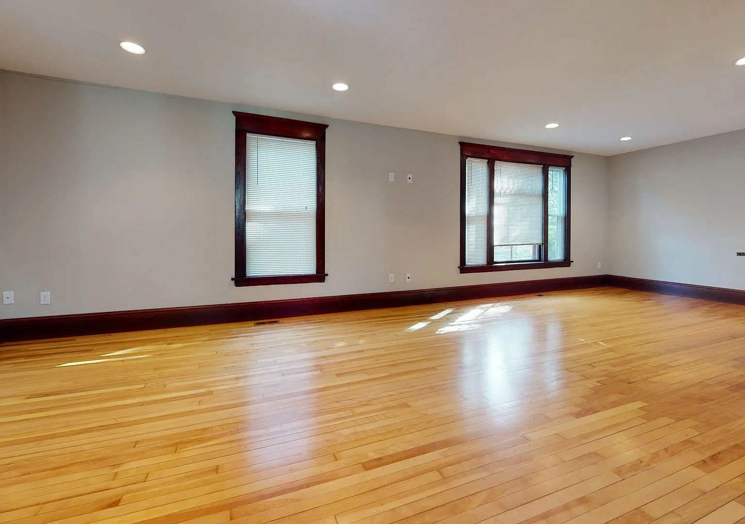 5-Bedroom House Close to U of M Campus — Photo 2
