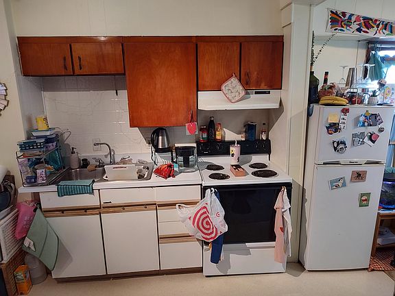 3rd image of 802 Lowell St APT 3
