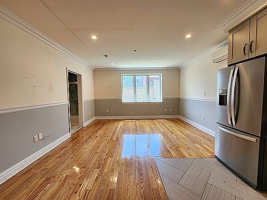 4th image of 564 19th St #1D