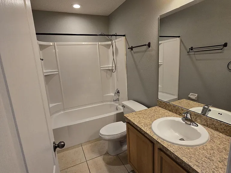 180 Thornloe Dr — Photo 52