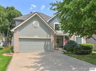 17308 William Cir, Omaha, NE 68130