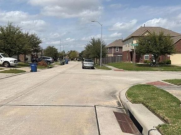 4th image of 2650 Magnolia Fair Way