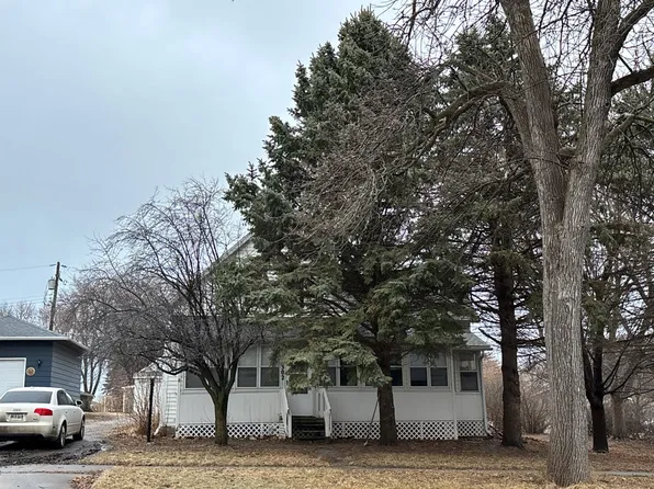 302 N Main St, Taunton, MN 56291