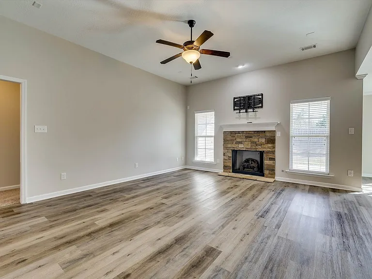 124 Radcliff Dr — Photo 8