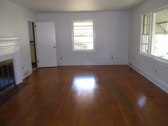 3rd image of 644 W Main St