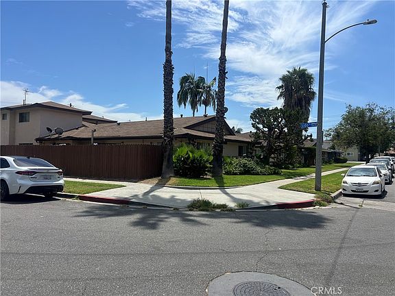 2nd image of 820 N Lido Ln