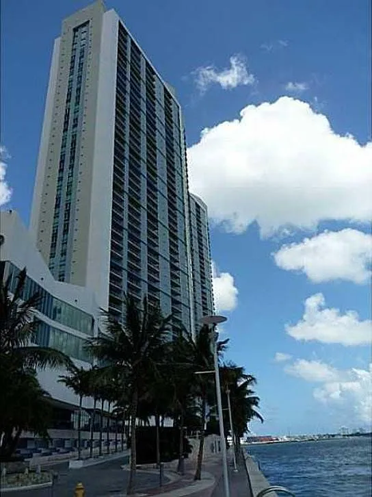 2 bed, 2.0 bath, 1105 sqft, $3,375 — Photo 2