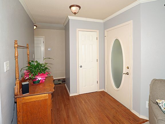 2nd image of 2923 W Berwick