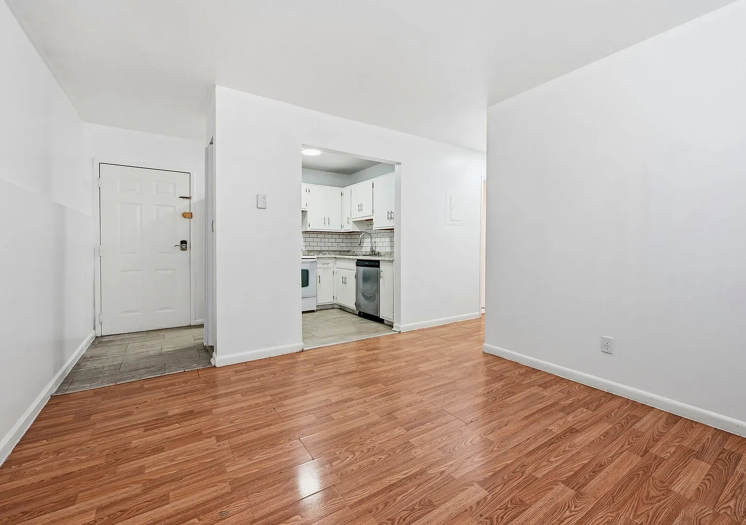 Spacious 2-Bedroom in Downtown Bethlehem Updated Kitchen, Parking Included — Photo 1