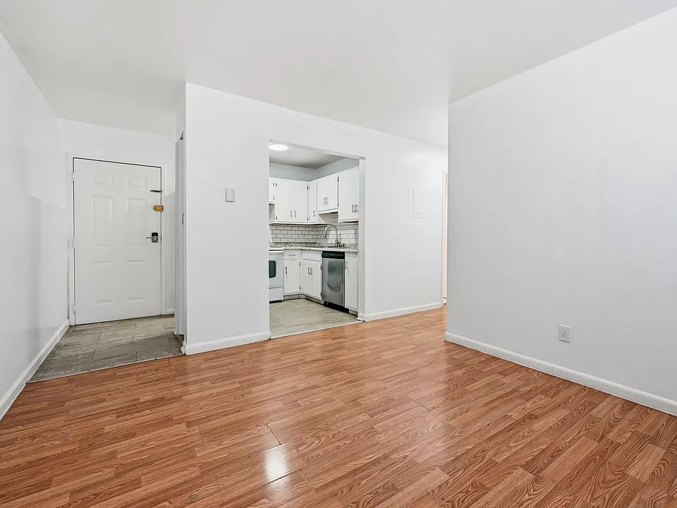 504 Broadway Ave #3-R